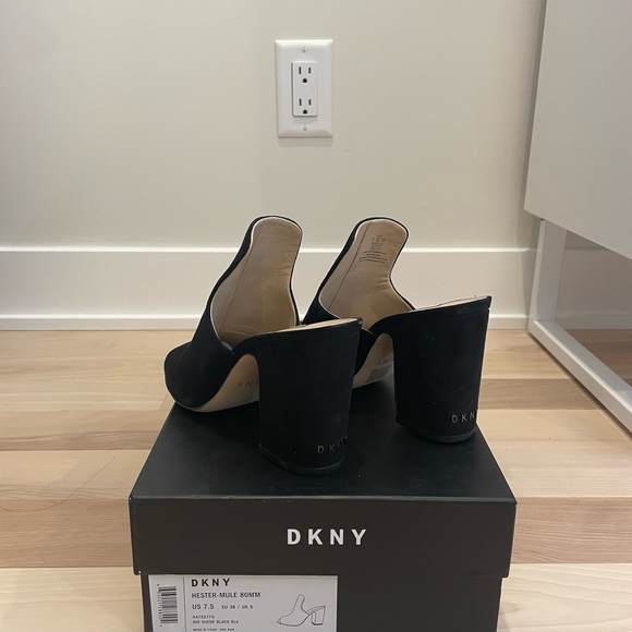 DKNY Sandals - Picture 2 of 2